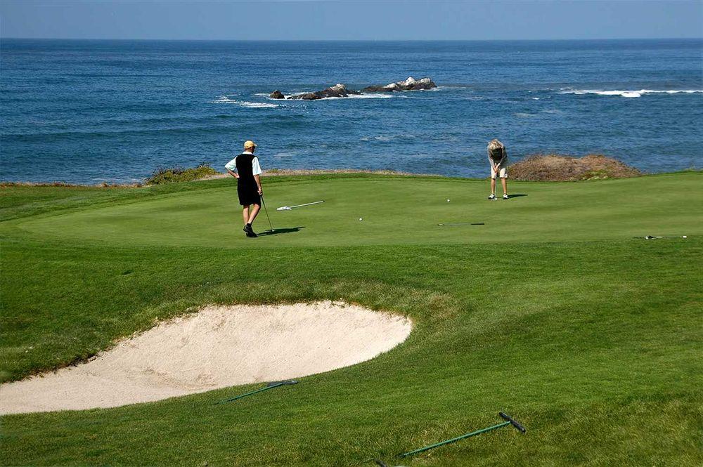 Enjoy Coquimbo Hotel Bagian luar foto Golfers at the 7th green