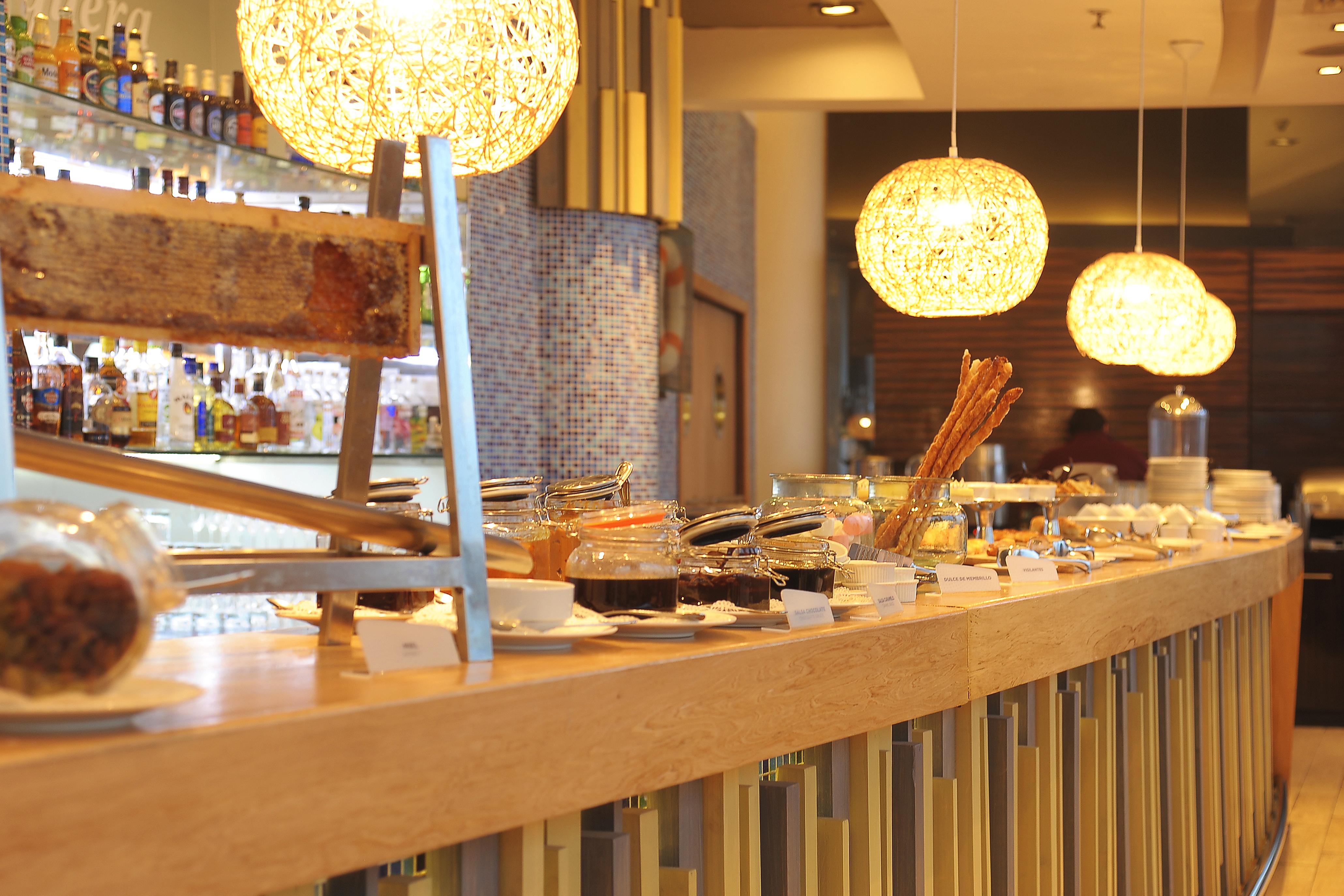 Enjoy Coquimbo Hotel Bagian luar foto The bar at the restaurant