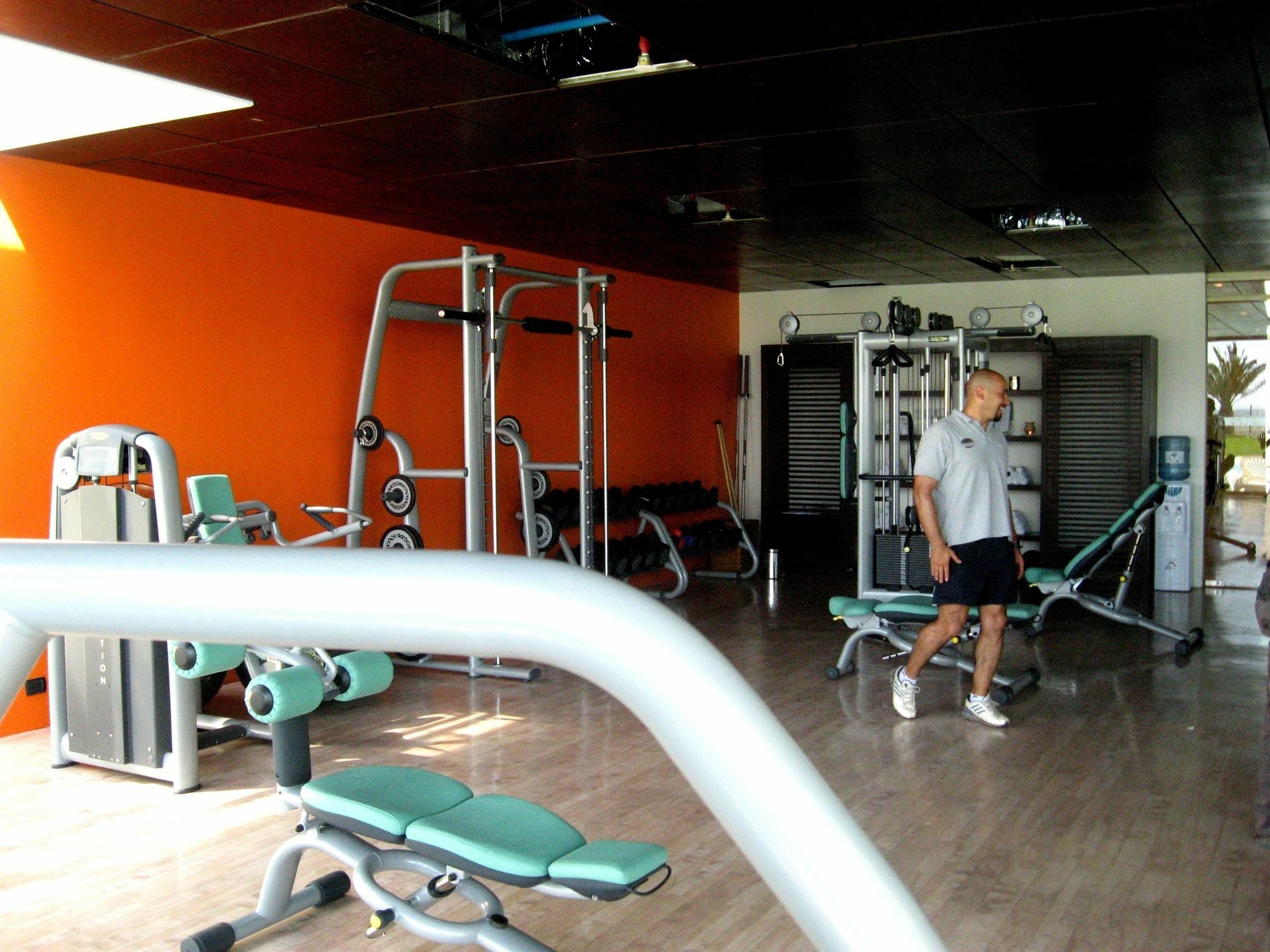 Enjoy Coquimbo Hotel Bagian luar foto A gym in a hotel
